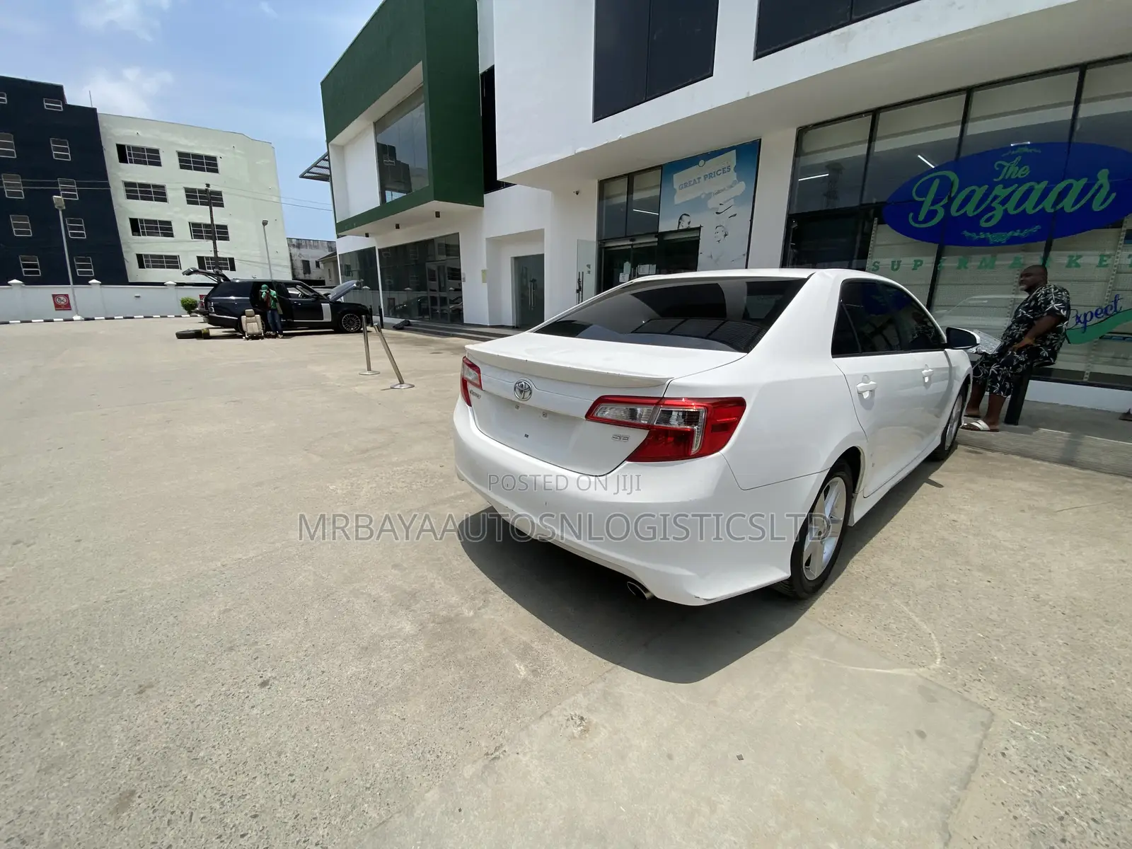 Toyota Camry SE 4dr Sedan (2.5L 4cyl 6A) 2013 White
