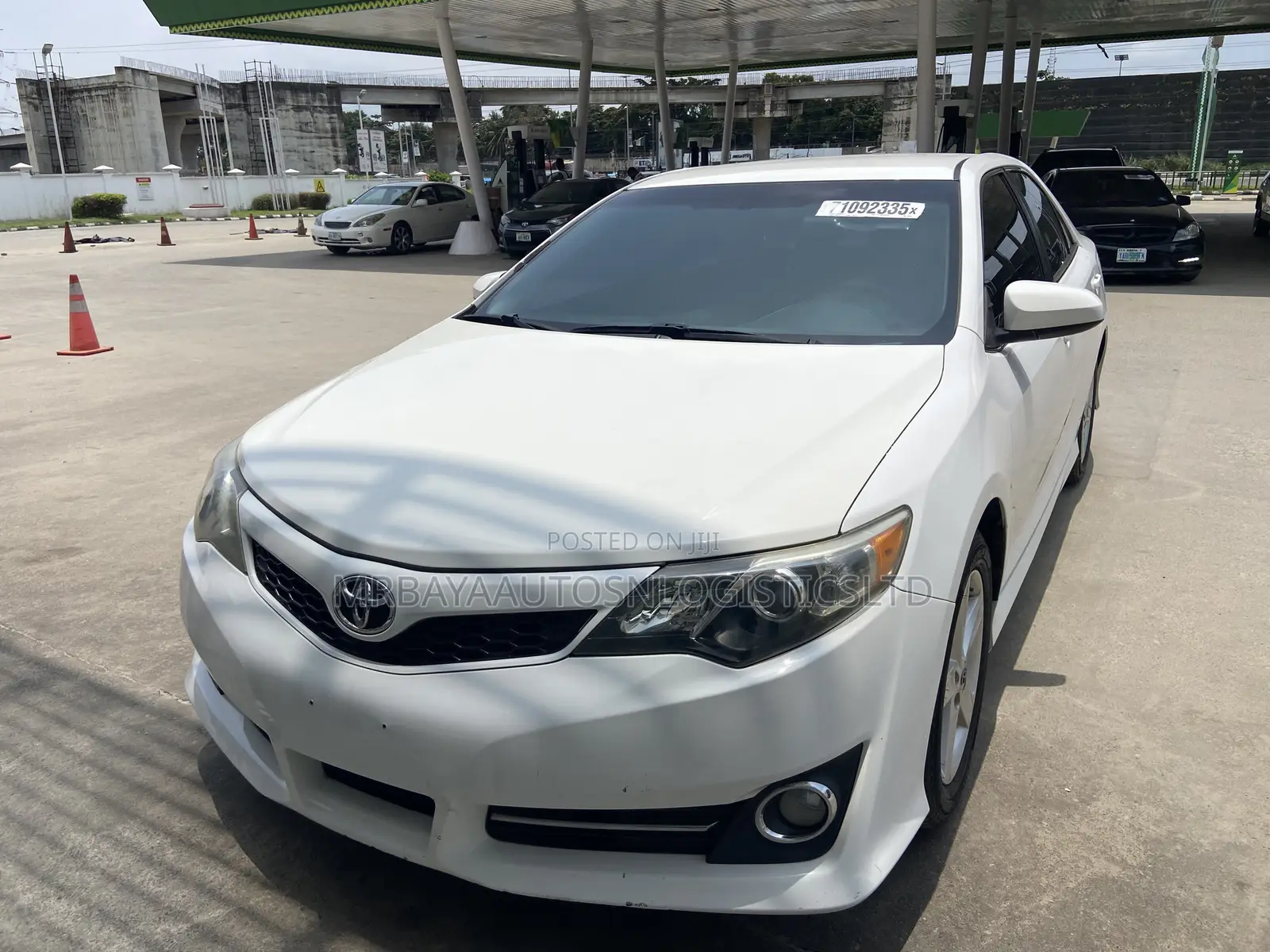 Toyota Camry SE 4dr Sedan (2.5L 4cyl 6A) 2013 White