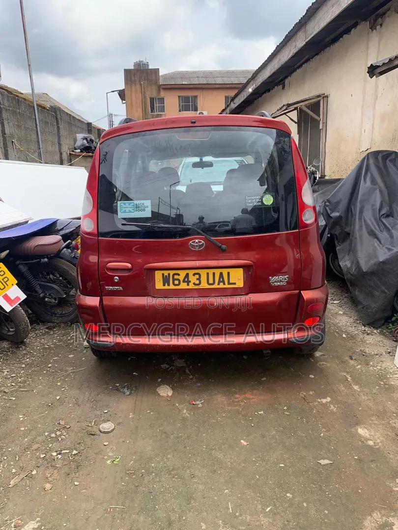 Toyota Yaris 1999 Red