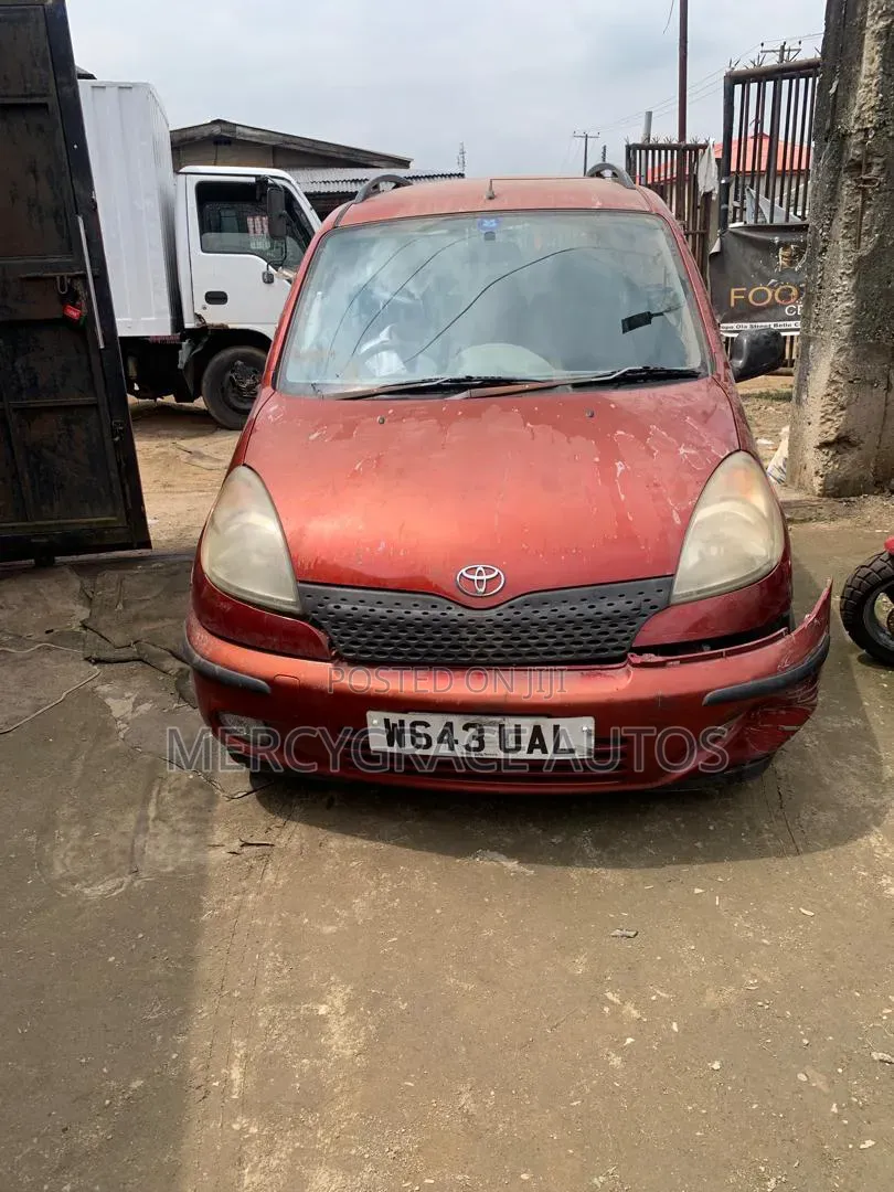 Toyota Yaris 1999 Red