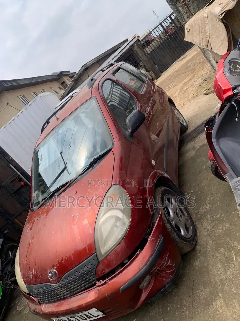 Toyota Yaris 1999 Red