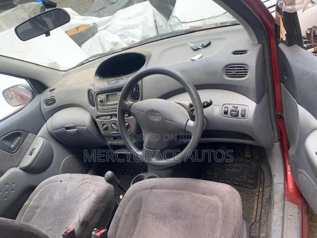 Toyota Yaris 1999 Red