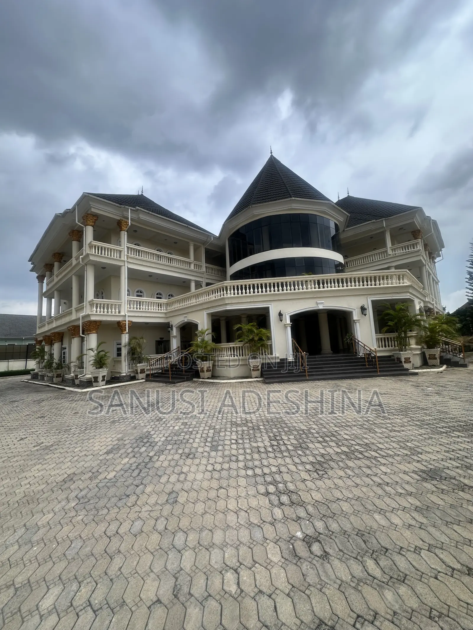 20bdrm Apartment in Katampe Extension At for rent