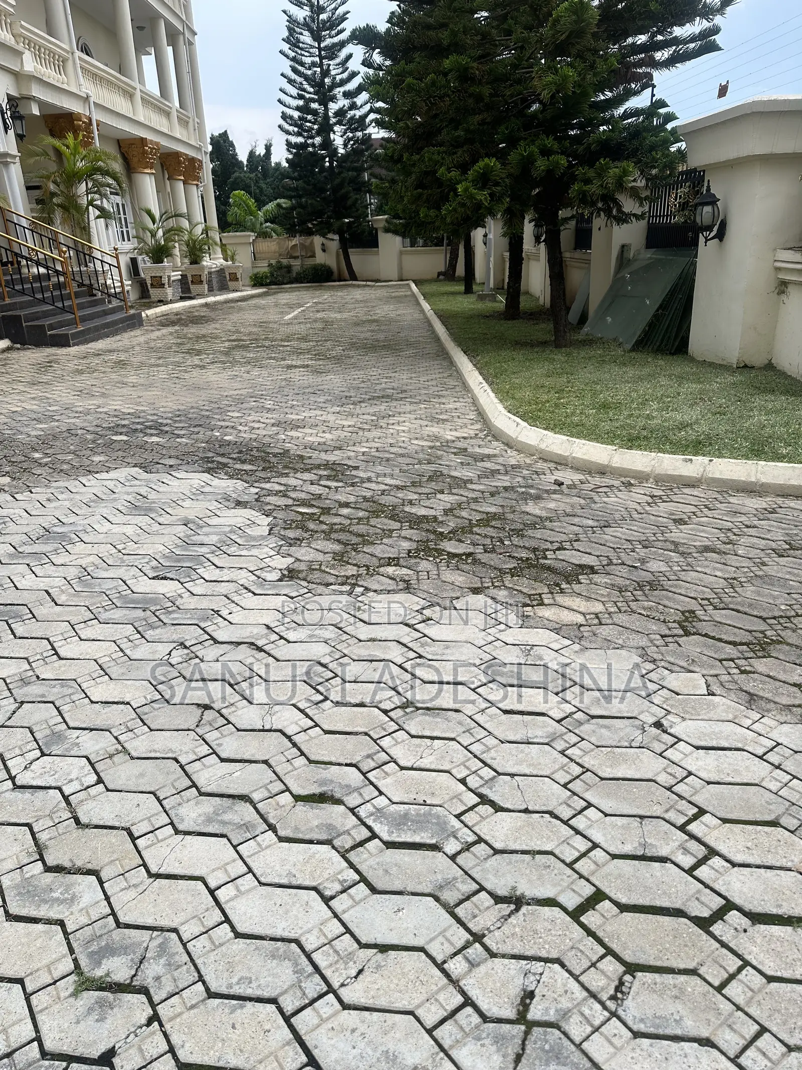 20bdrm Apartment in Katampe Extension At for rent