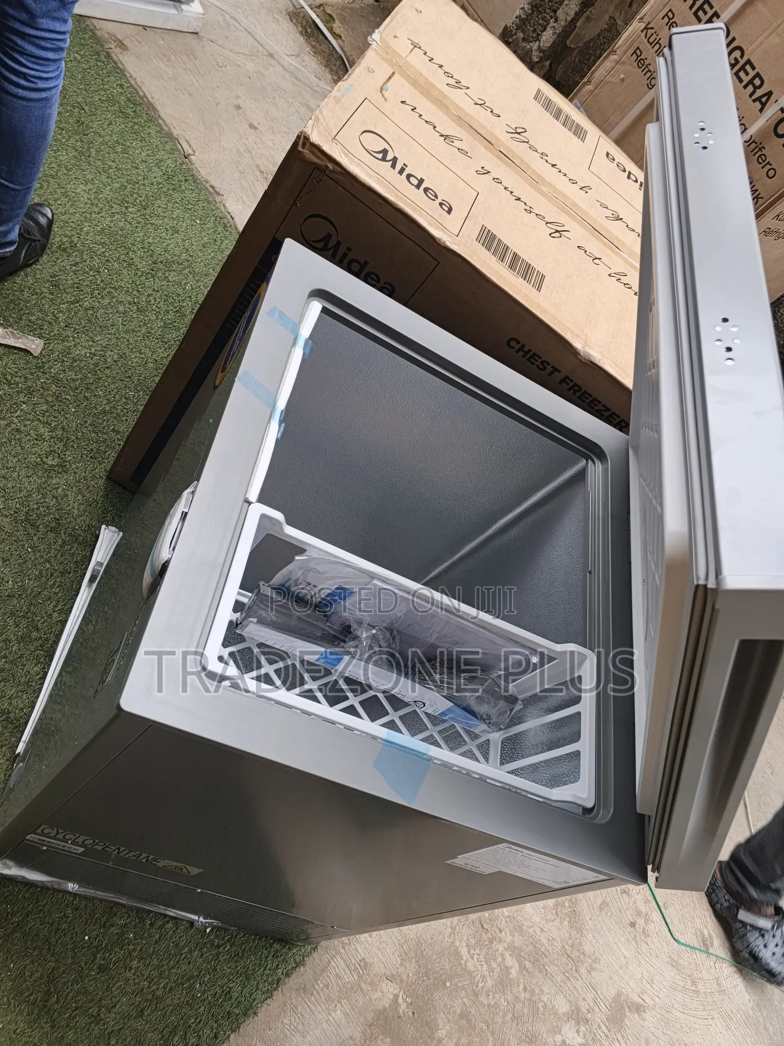 Midea 142L Chest Freezer for Meat & Food Storage