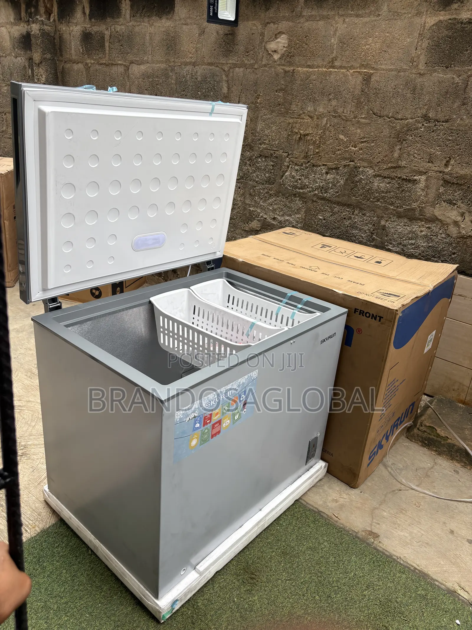 SkyRun BD-260A Chest Freezer for Food Supplies