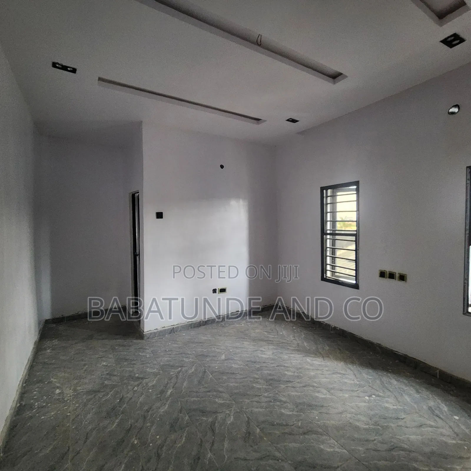 5bdrm Duplex in Ologuneru for sale