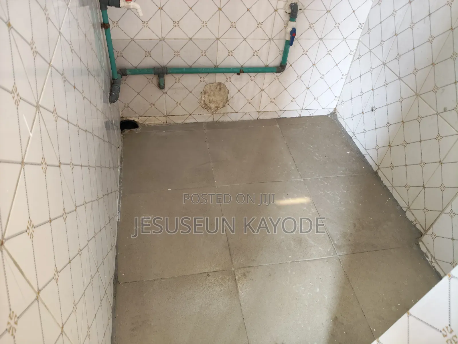2bdrm Apartment in Fola Agoro Axis for rent