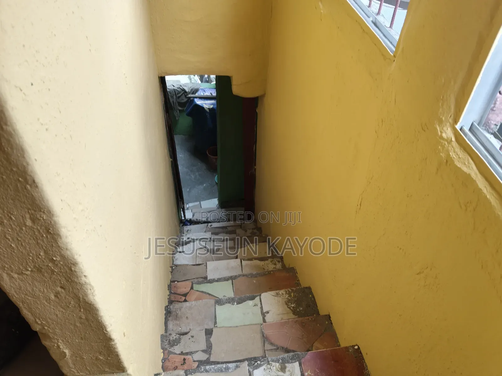 2bdrm Apartment in Fola Agoro Axis for rent