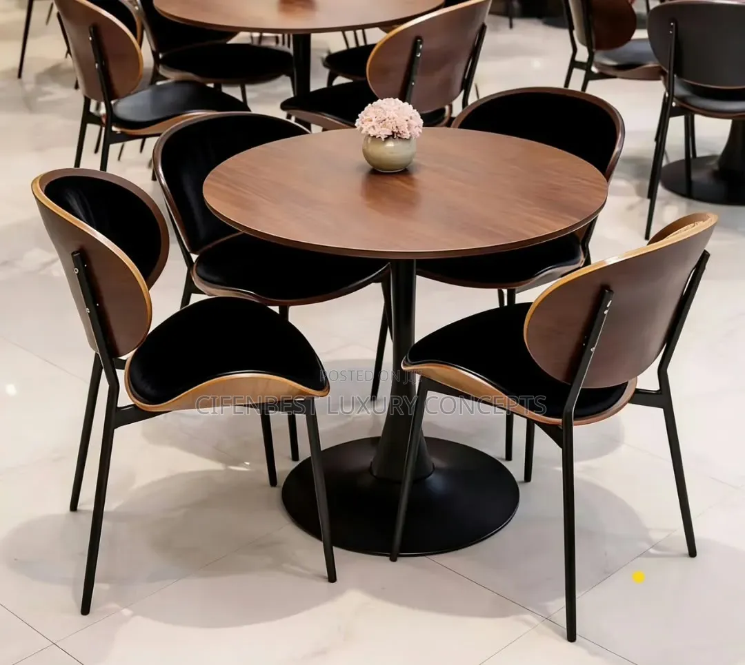 Luxury Round Restaurant/Dinning Table and Four Chairs