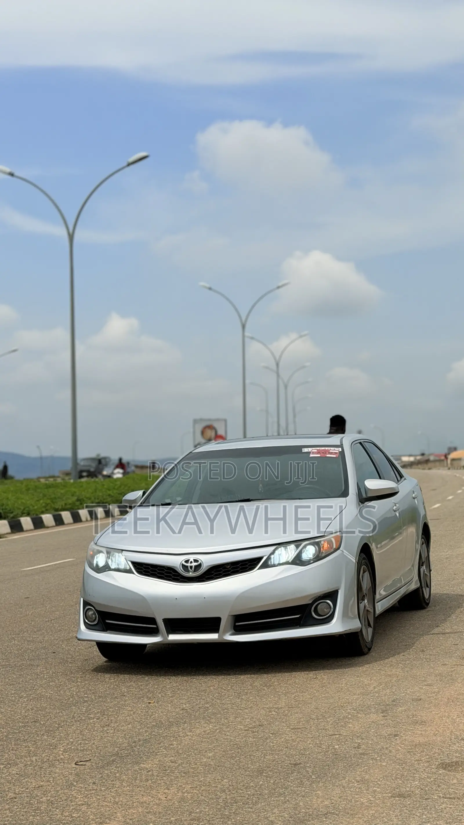 Toyota Camry SE V6 4dr Sedan (3.5L 6cyl 6A) 2013 Silver
