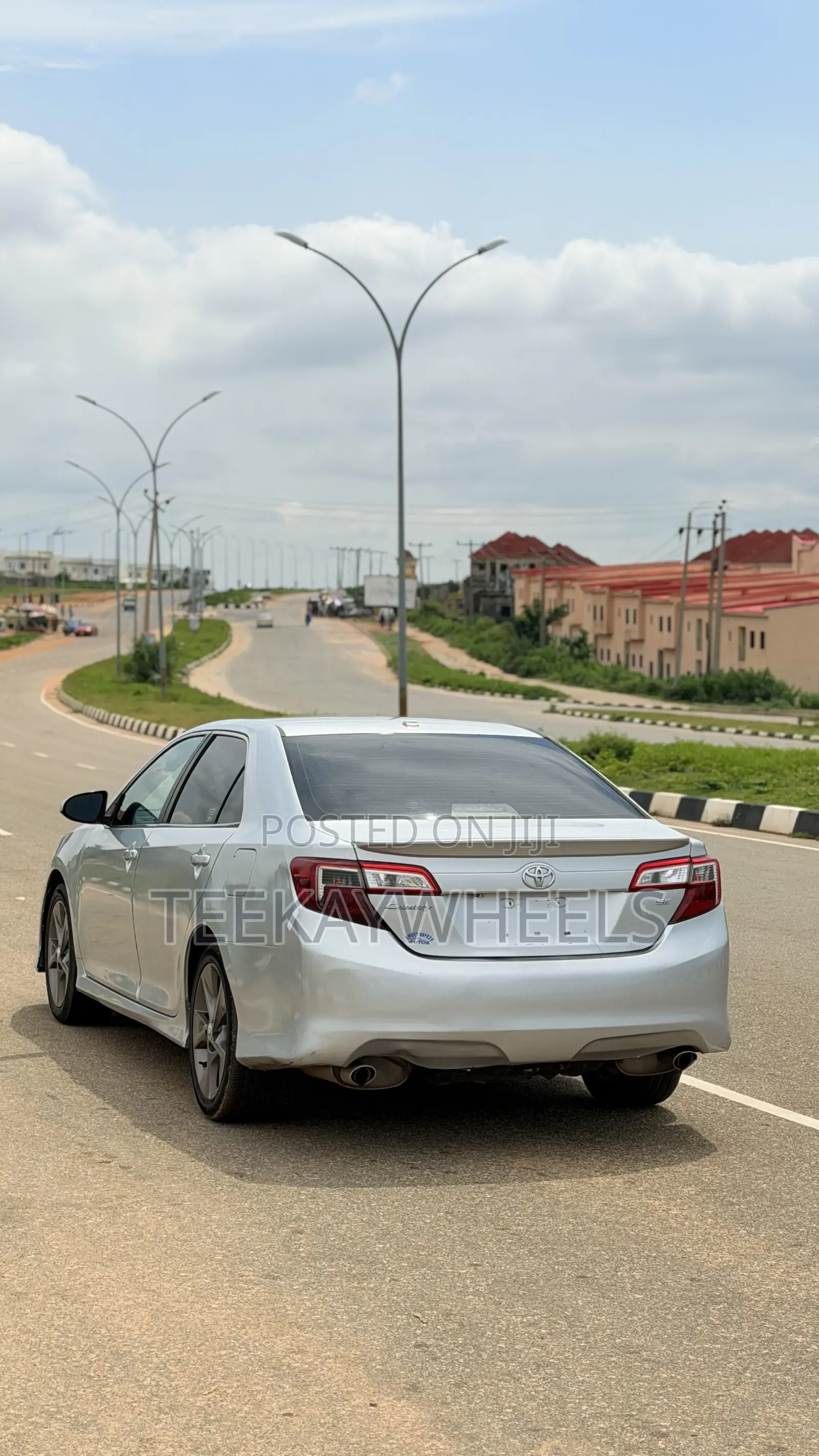 Toyota Camry SE V6 4dr Sedan (3.5L 6cyl 6A) 2013 Silver