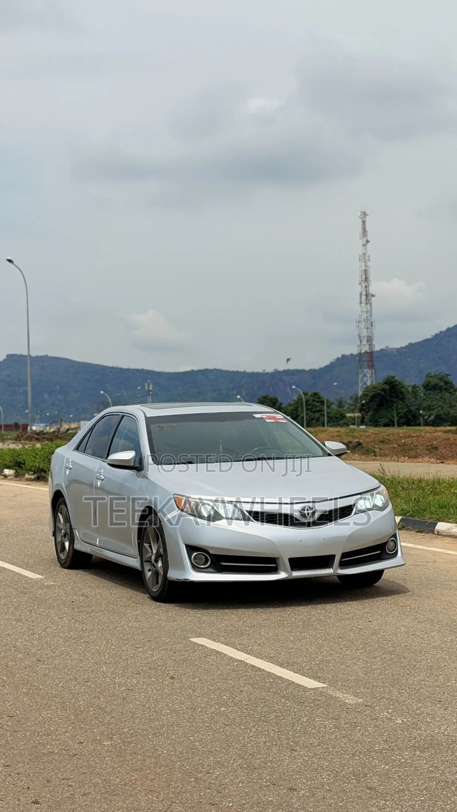 Toyota Camry SE V6 4dr Sedan (3.5L 6cyl 6A) 2013 Silver