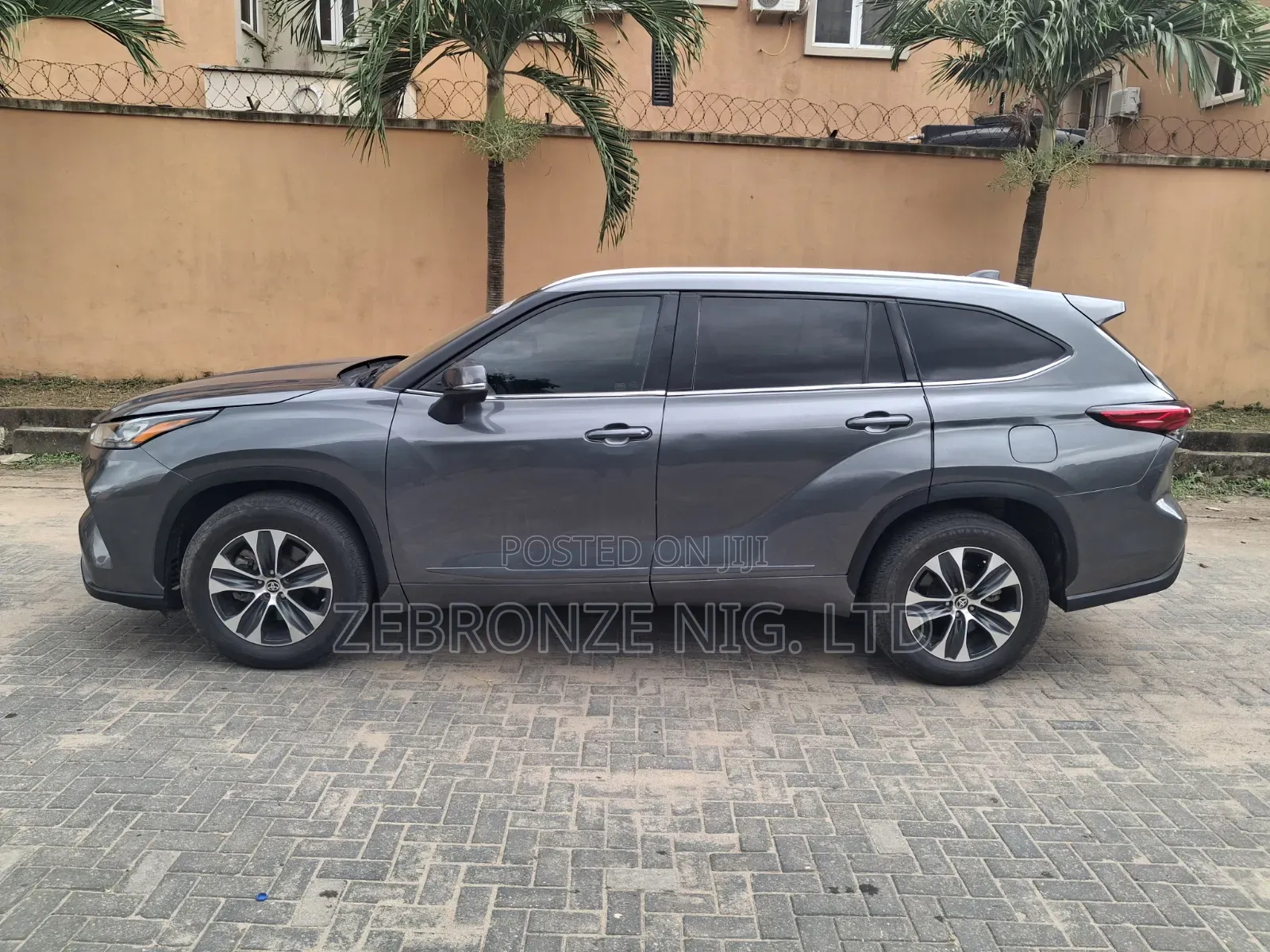 Toyota Highlander 2021 Gray