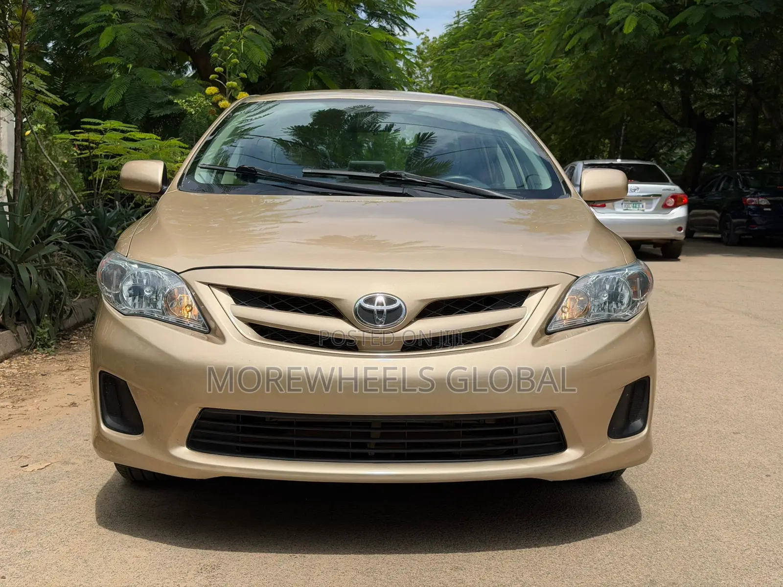 Toyota Corolla LE 4dr Sedan (1.8L 4cyl 4A) 2013 Gold