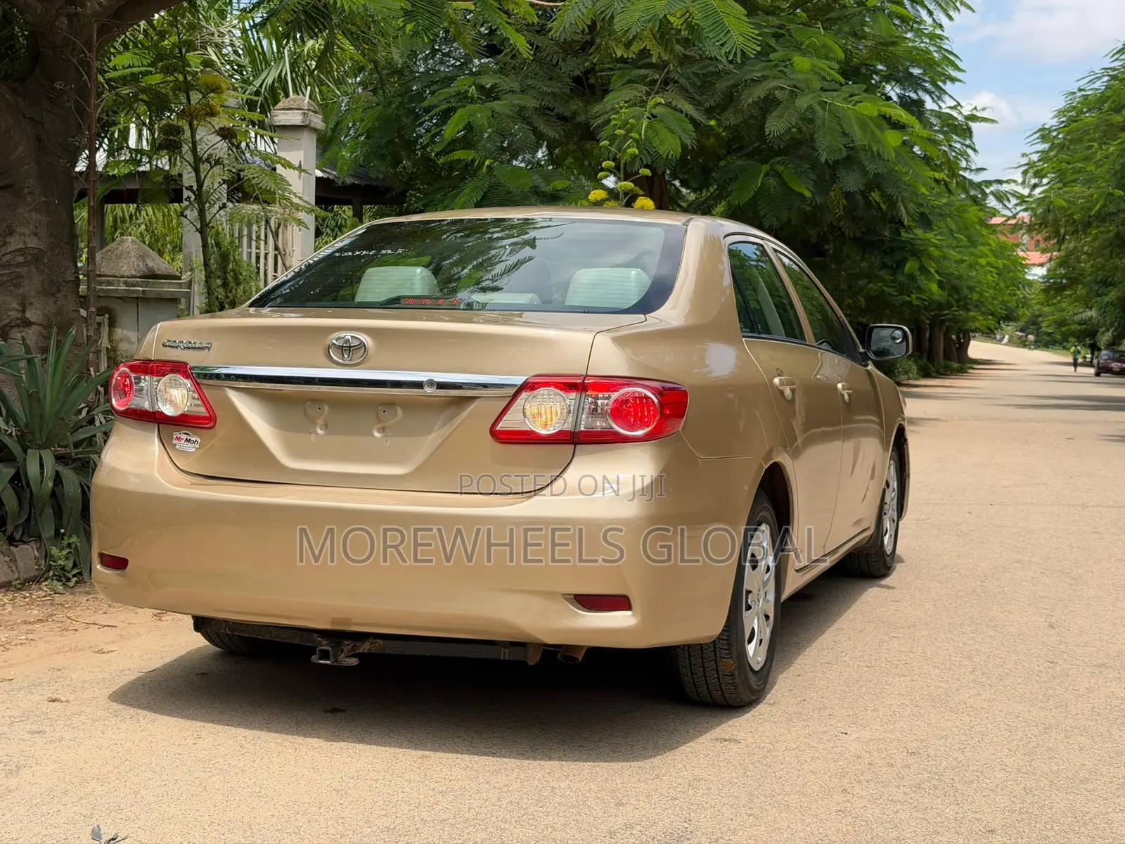 Toyota Corolla LE 4dr Sedan (1.8L 4cyl 4A) 2013 Gold