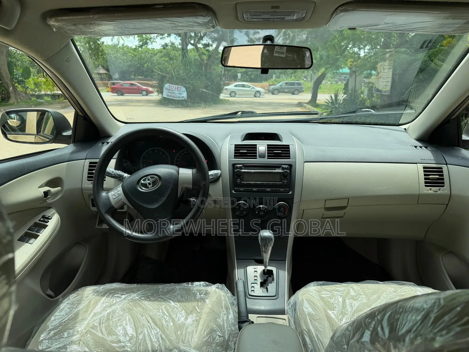 Toyota Corolla LE 4dr Sedan (1.8L 4cyl 4A) 2013 Gold