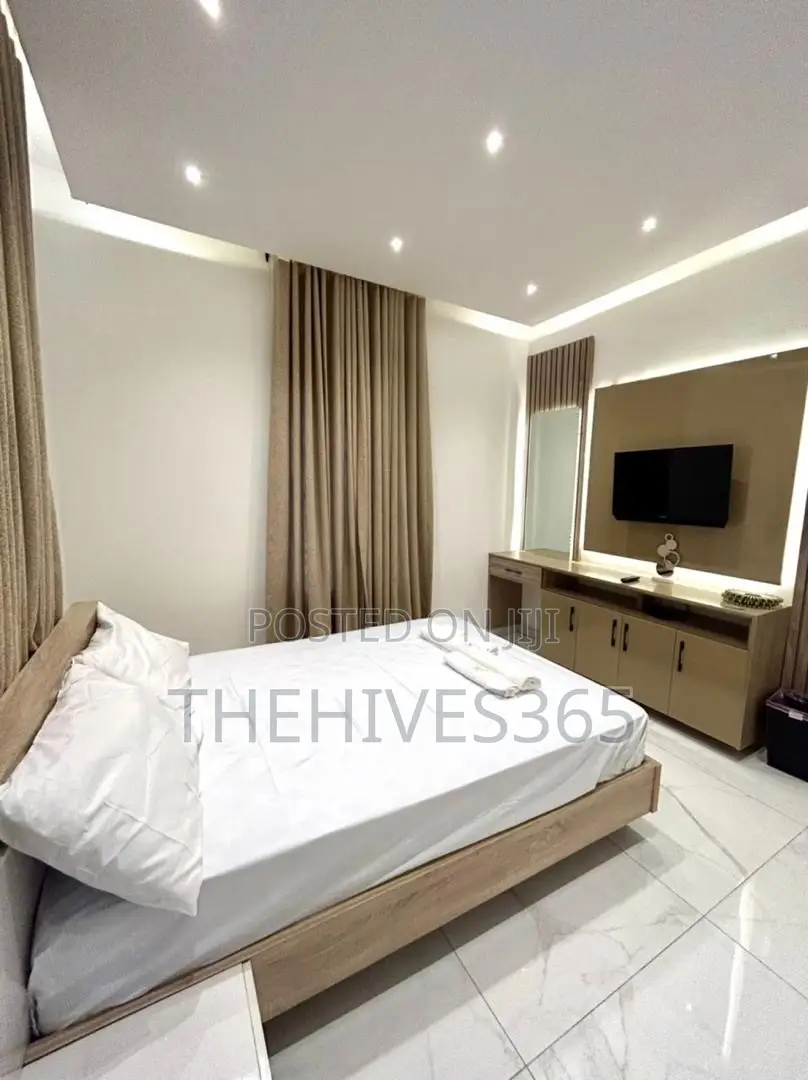 Furnished 5bdrm House in Berra Estate, Agungi for sale