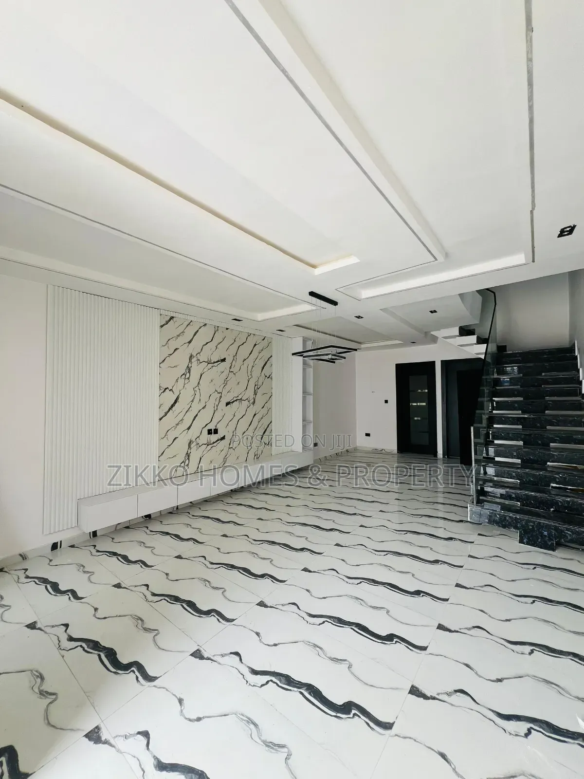 4bdrm Duplex in Ikota for sale