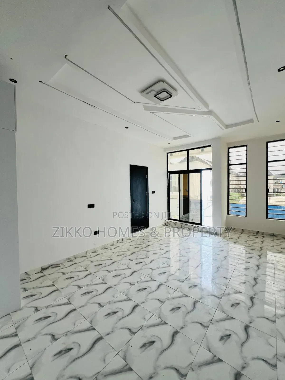 4bdrm Duplex in Ikota for sale