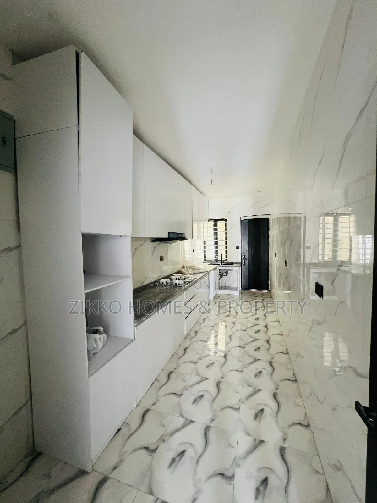 4bdrm Duplex in Ikota for sale