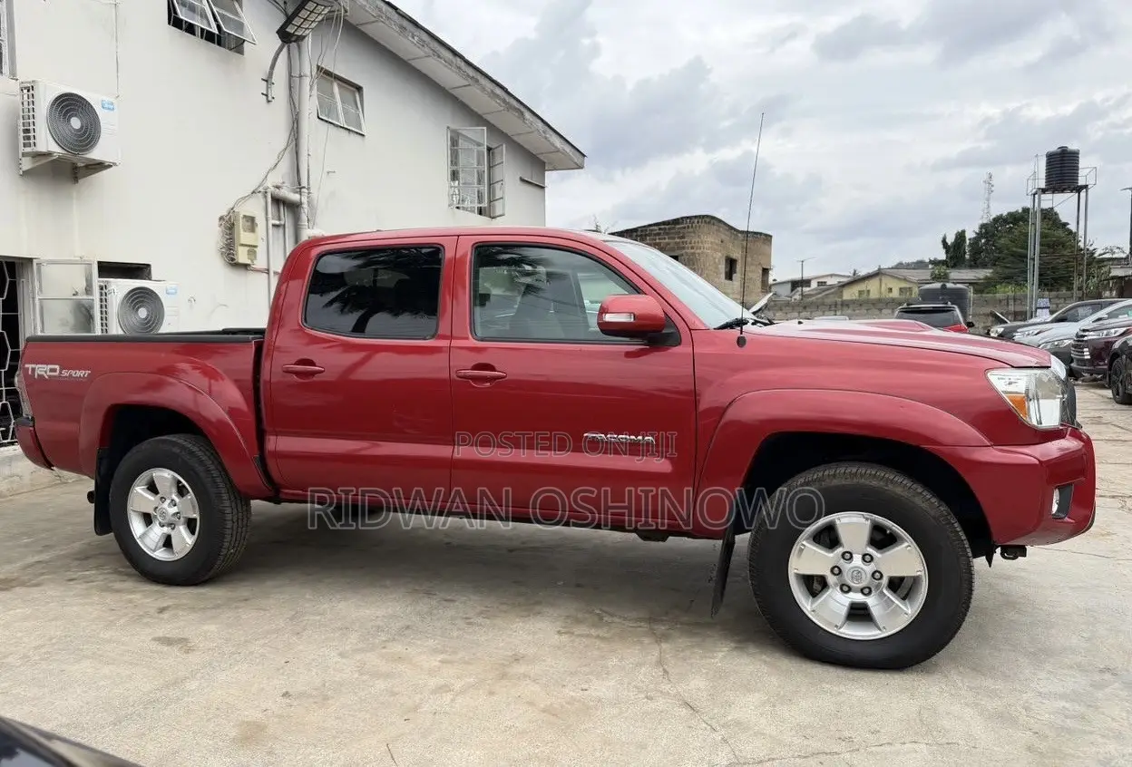 Toyota Tacoma 2014 Red