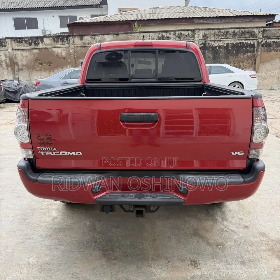 Toyota Tacoma 2014 Red
