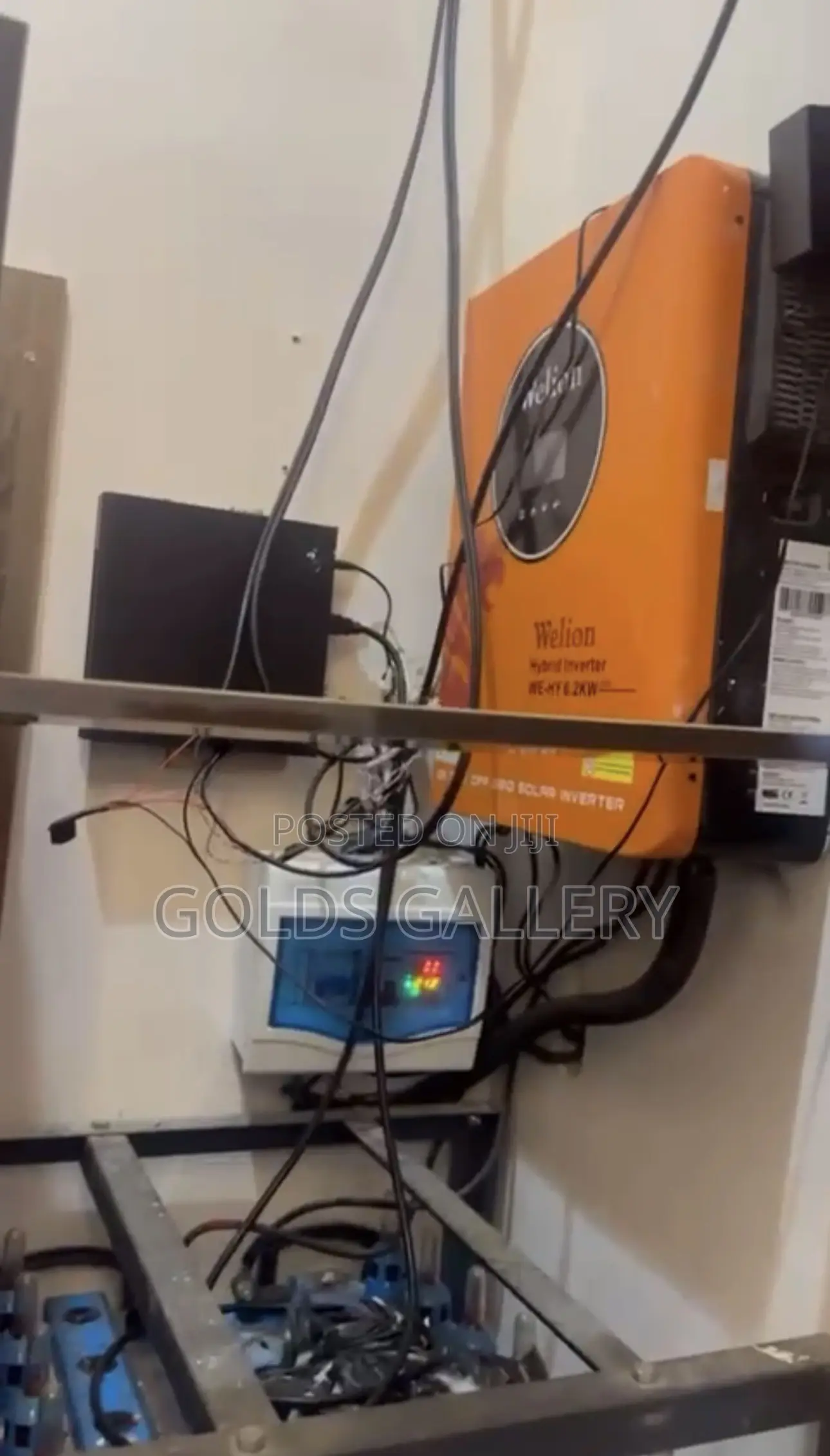 5kva Solar Hybrid Inverter With (4) 220ah Turbular Batteries