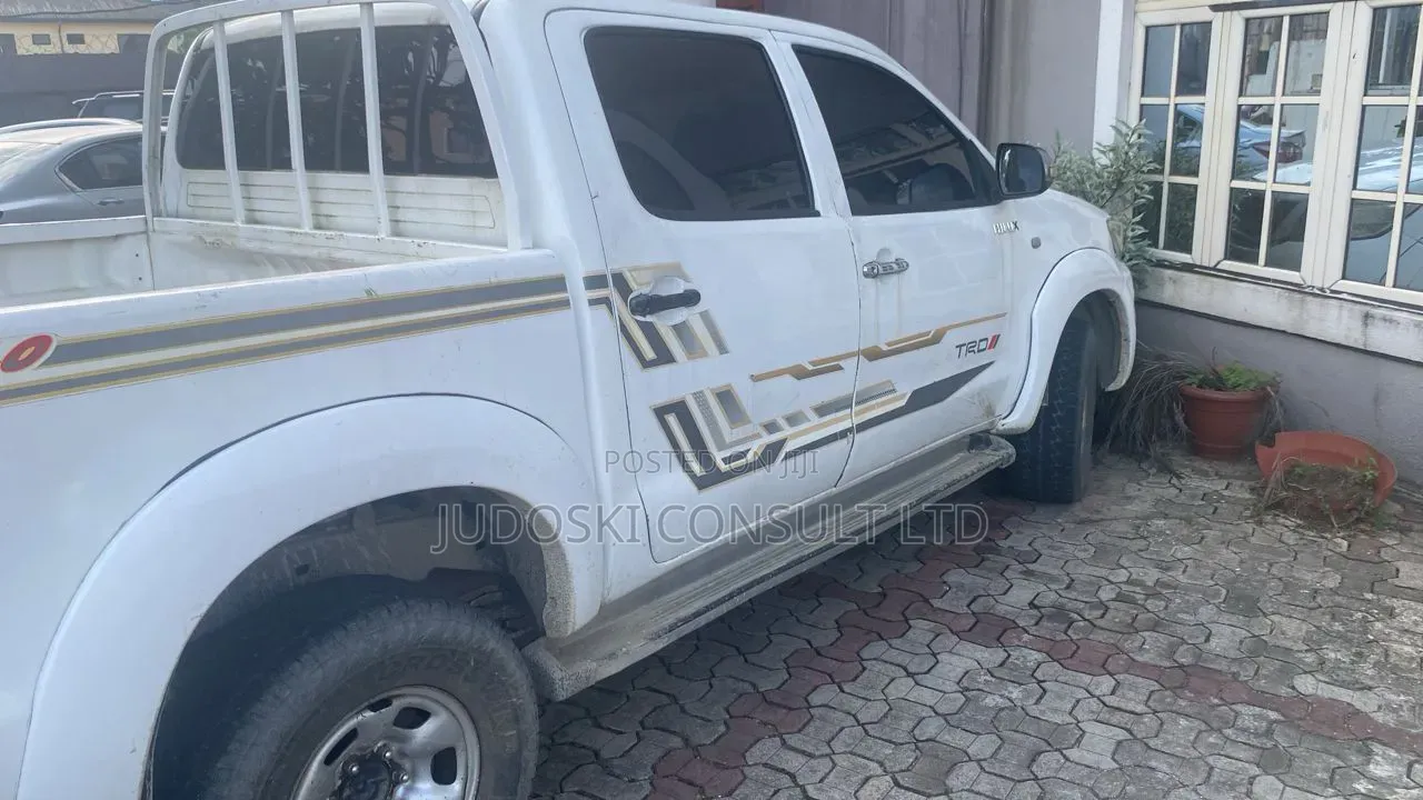 Toyota Hilux 2012 White