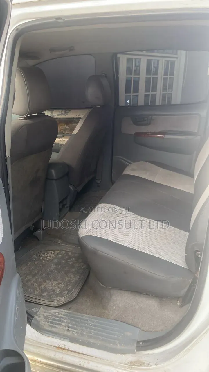 Toyota Hilux 2012 White