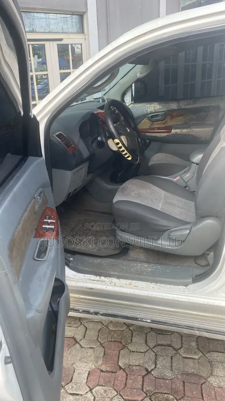 Toyota Hilux 2012 White