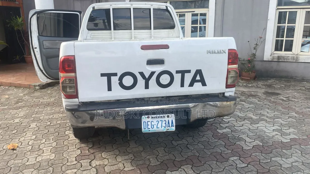 Toyota Hilux 2012 White