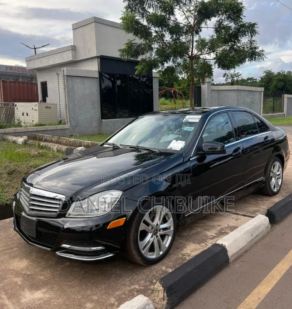 Mercedes-Benz C300 2013 Black