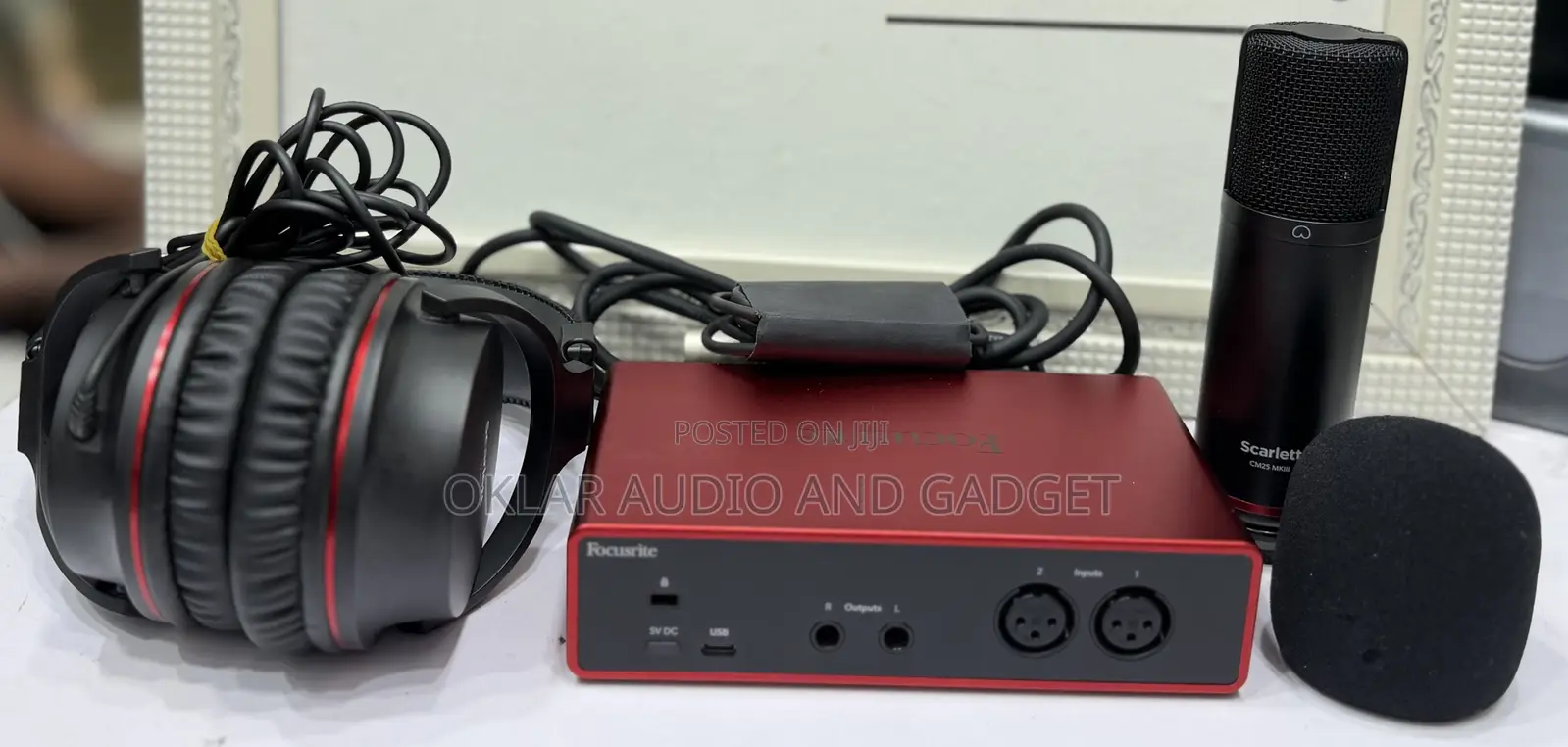 Focusrite 2i2 4th Gen Bundle With Mic and Headphones (Used)
