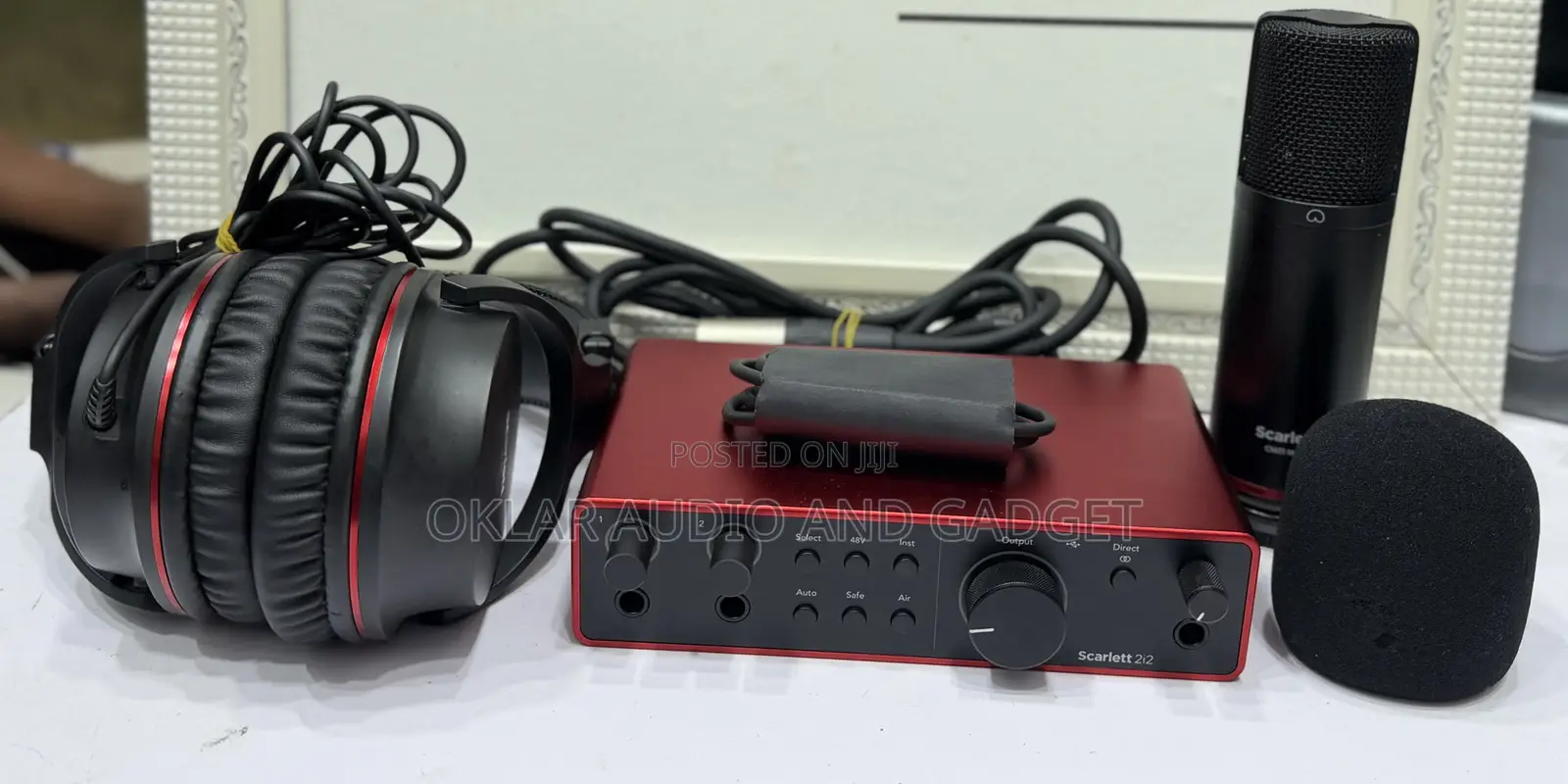Focusrite 2i2 4th Gen Bundle With Mic and Headphones (Used)