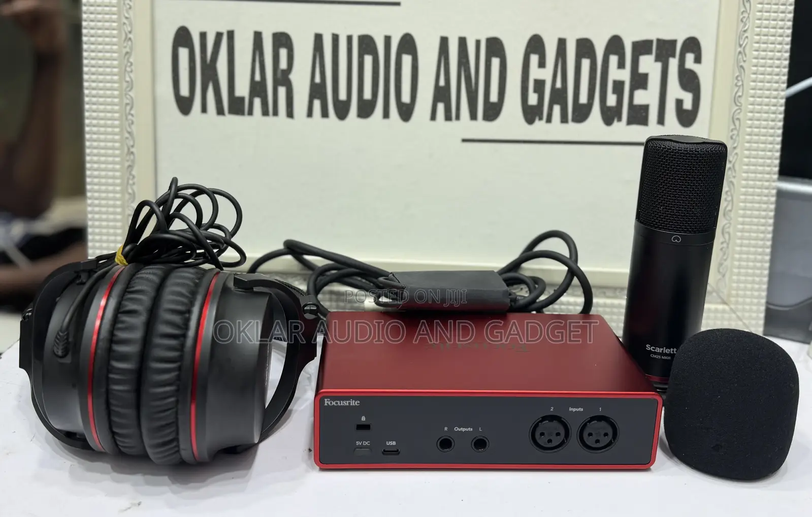 Focusrite 2i2 4th Gen Bundle With Mic and Headphones (Used)