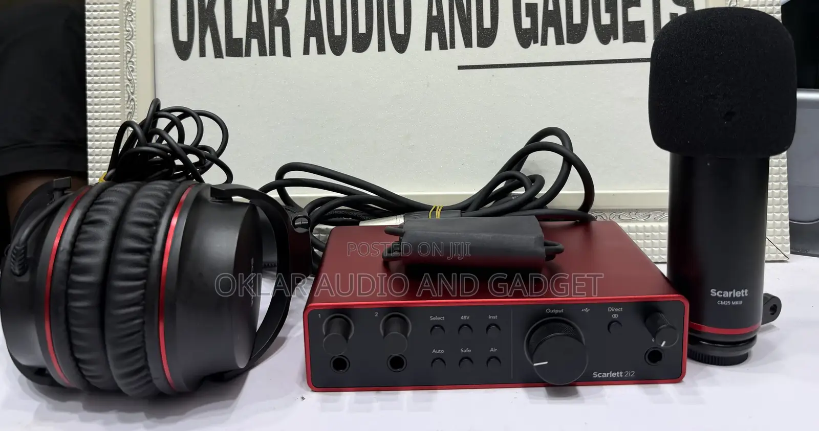 Focusrite 2i2 4th Gen Bundle With Mic and Headphones (Used)