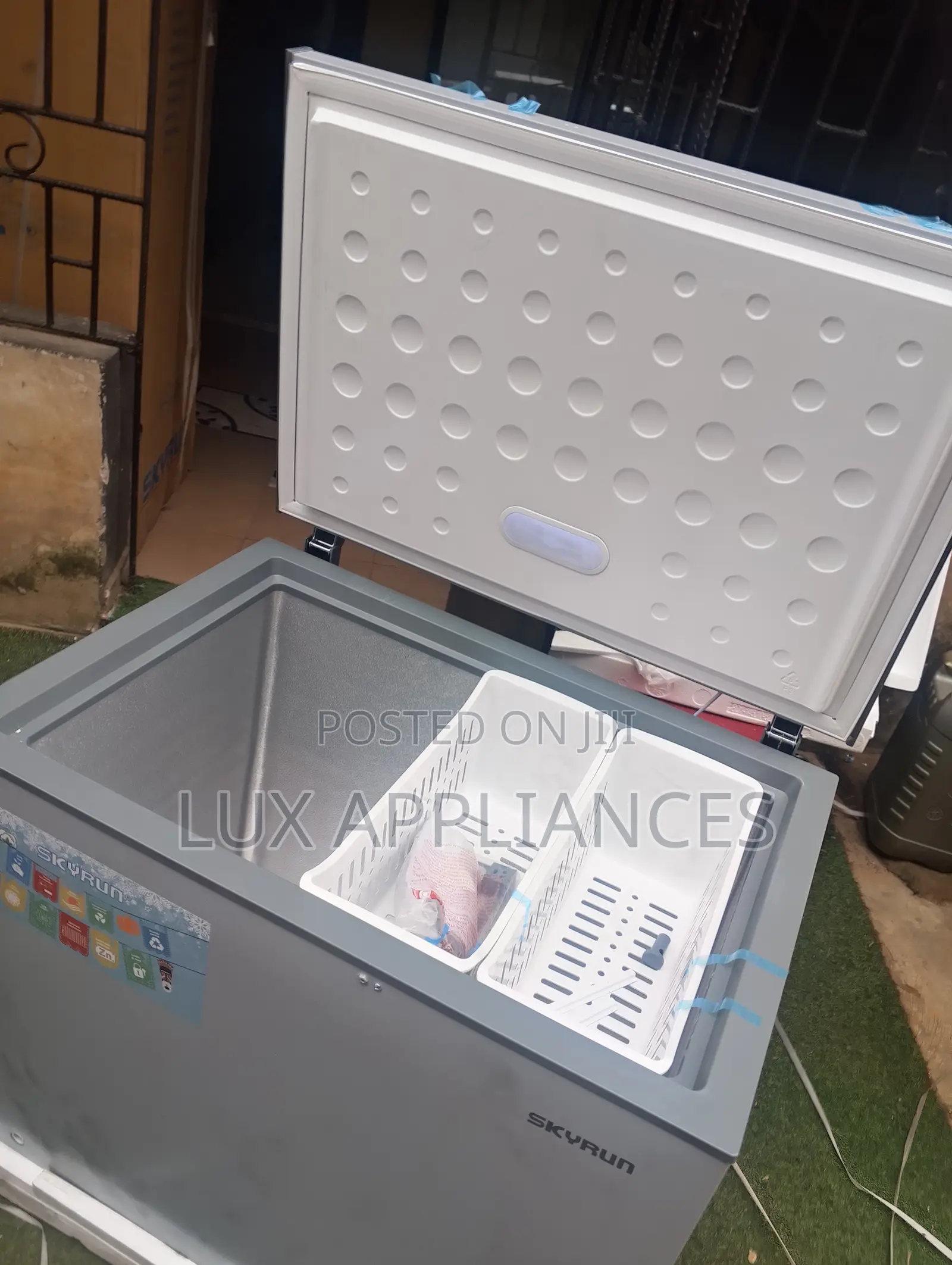 Skyrun 260L Chest Freezer With Drainage System