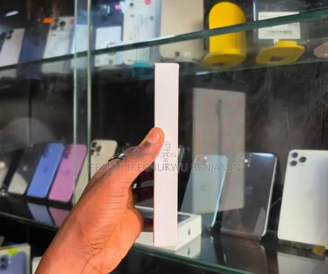 New Apple iPhone 17 256 GB Silver