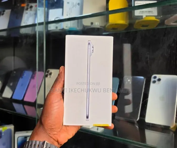 New Apple iPhone 17 256 GB Silver