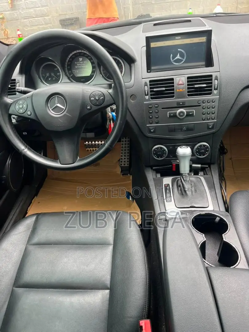 Mercedes-Benz C300 2011 Gray