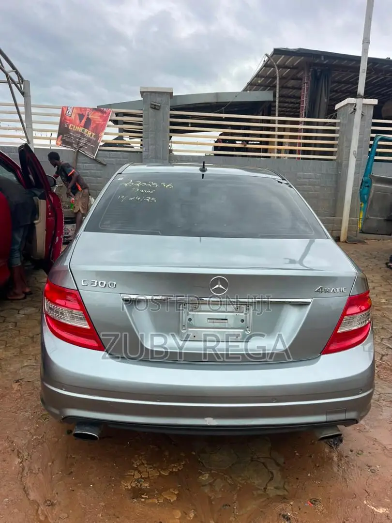 Mercedes-Benz C300 2011 Gray