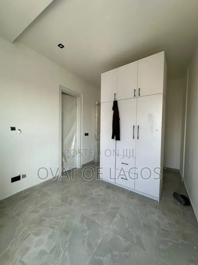 2bdrm Apartment in Lekki Phase 1 for sale