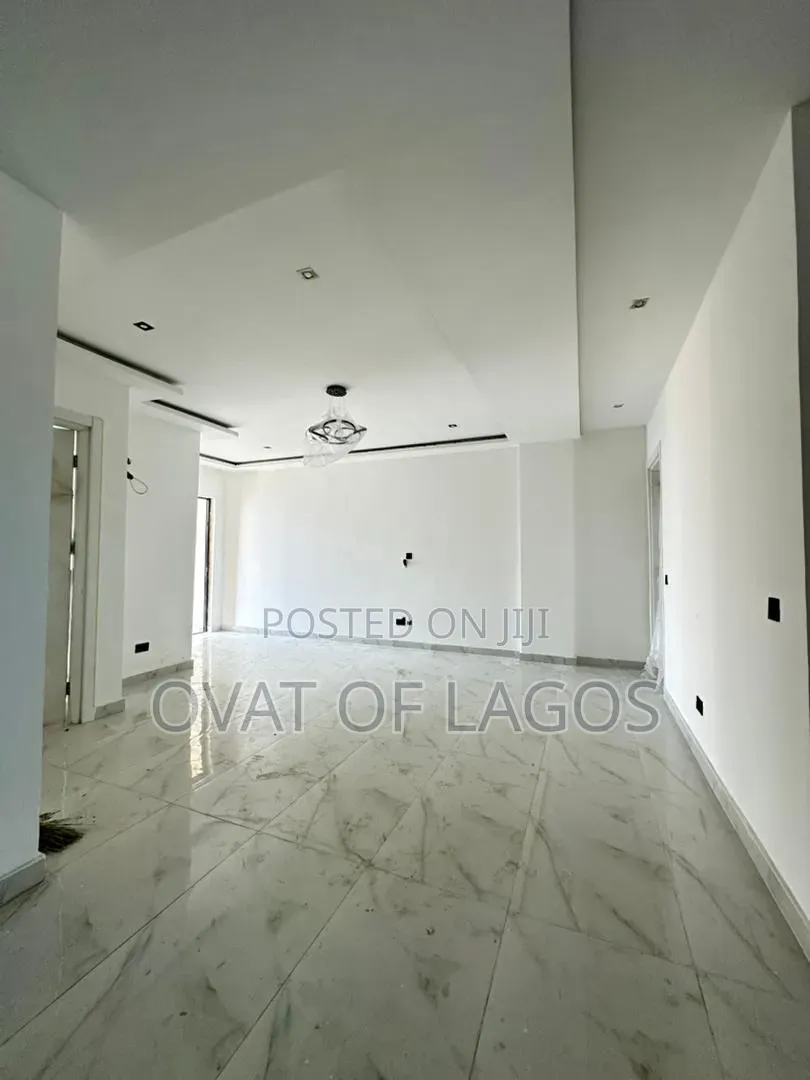 2bdrm Apartment in Lekki Phase 1 for sale