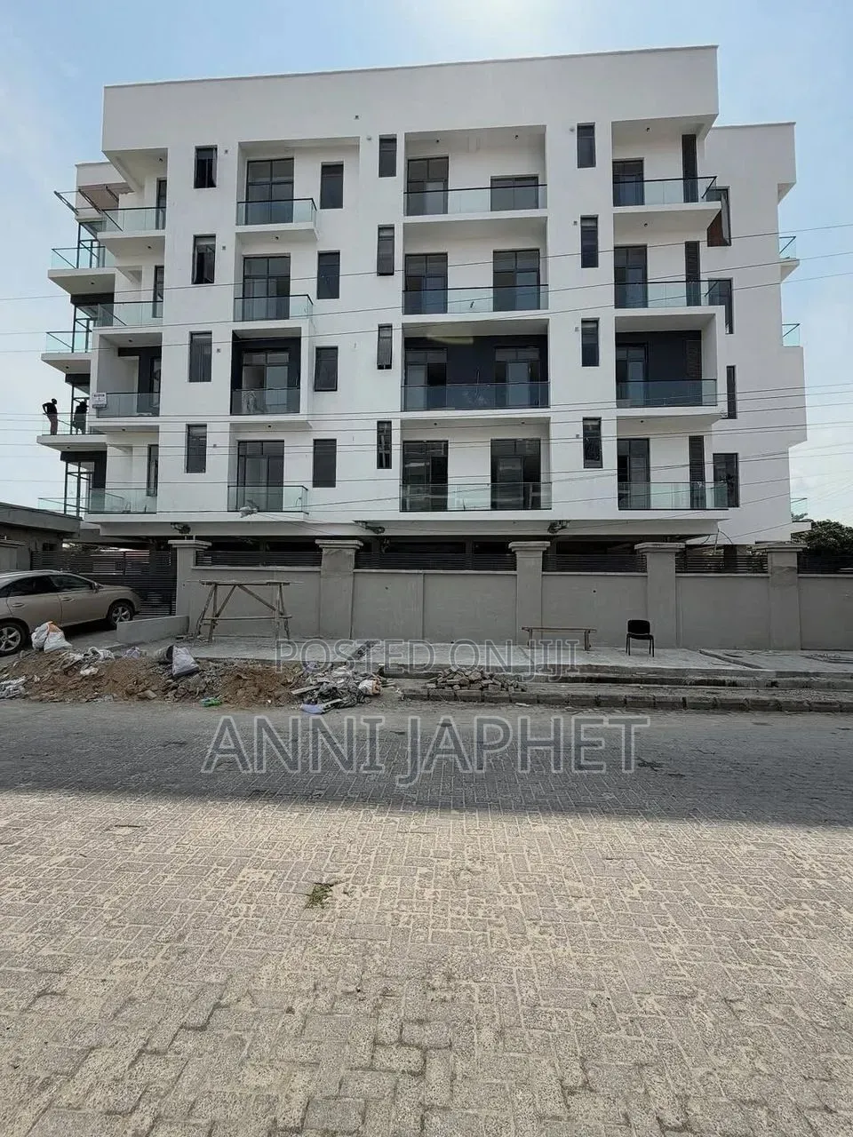 2bdrm Apartment in Lekki Phase 1 for rent