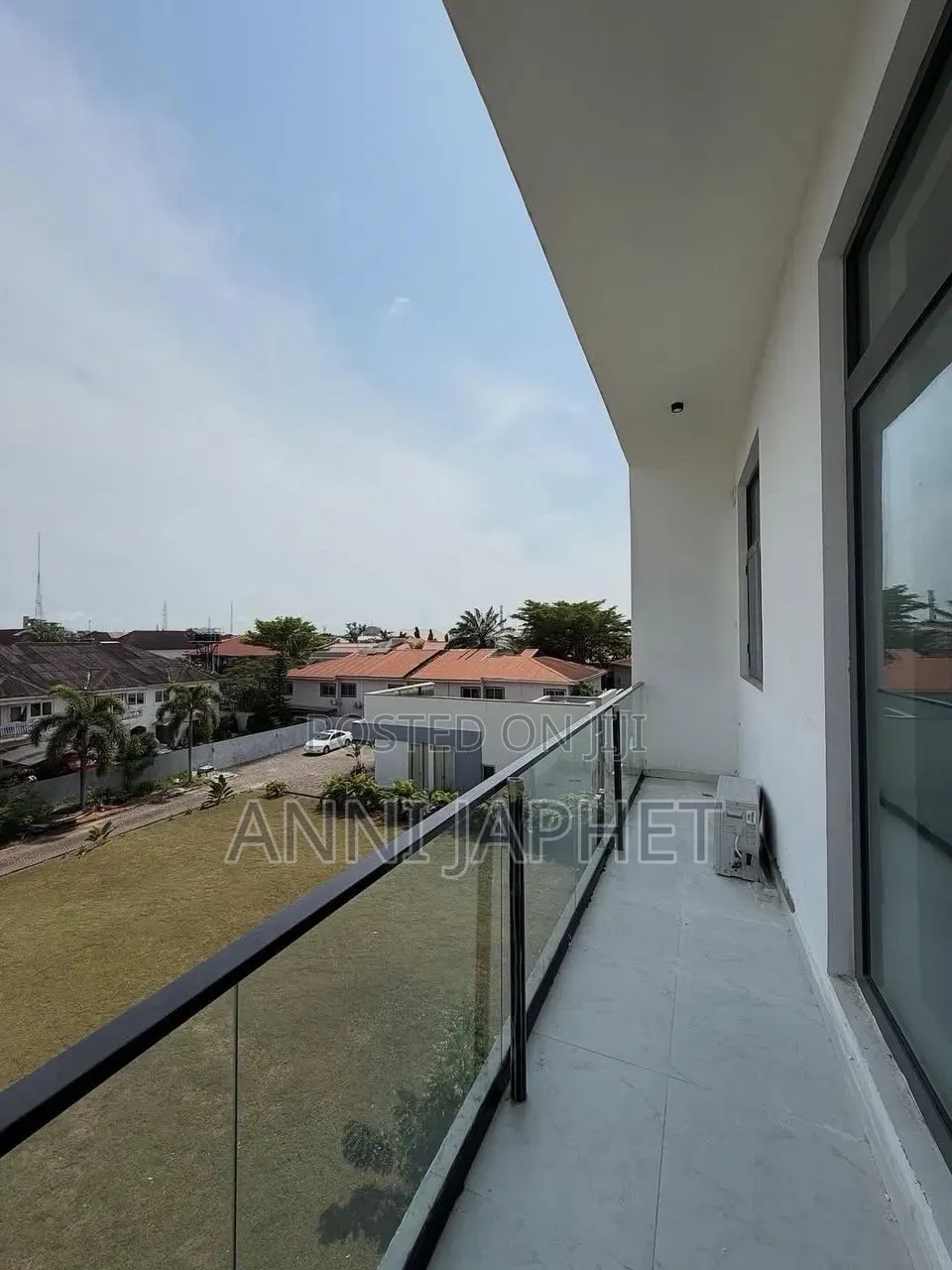 2bdrm Apartment in Lekki Phase 1 for rent