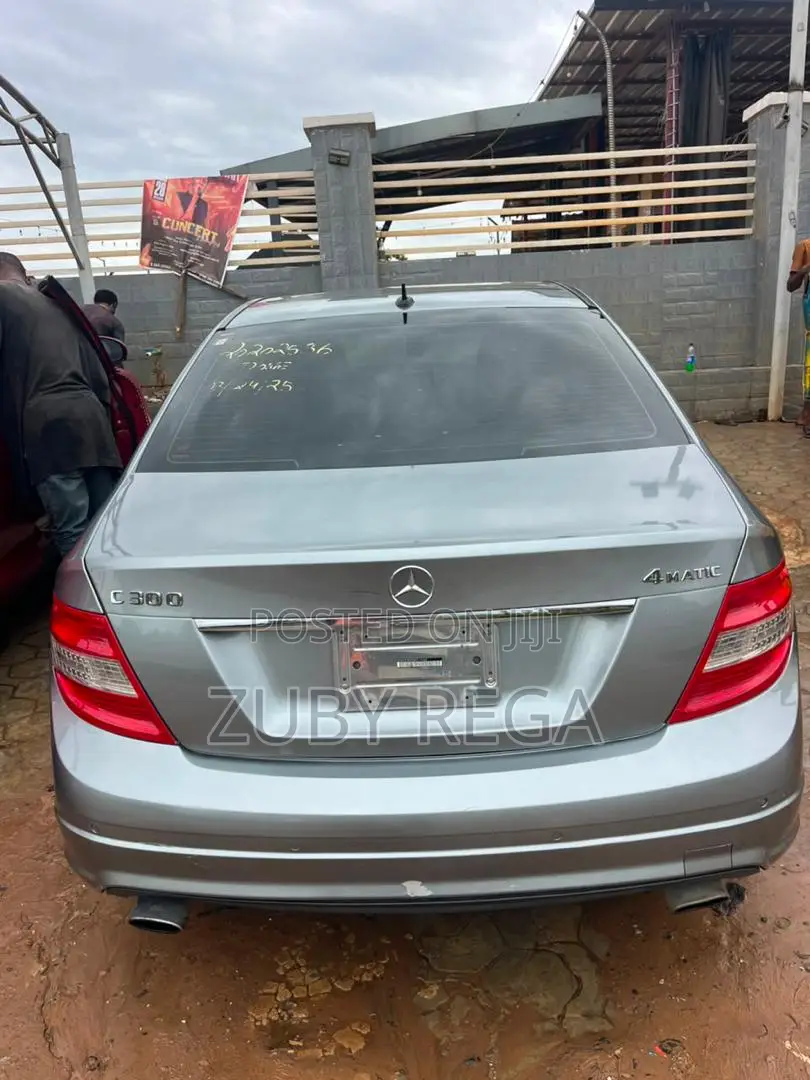 Mercedes-Benz C300 2011 Gray