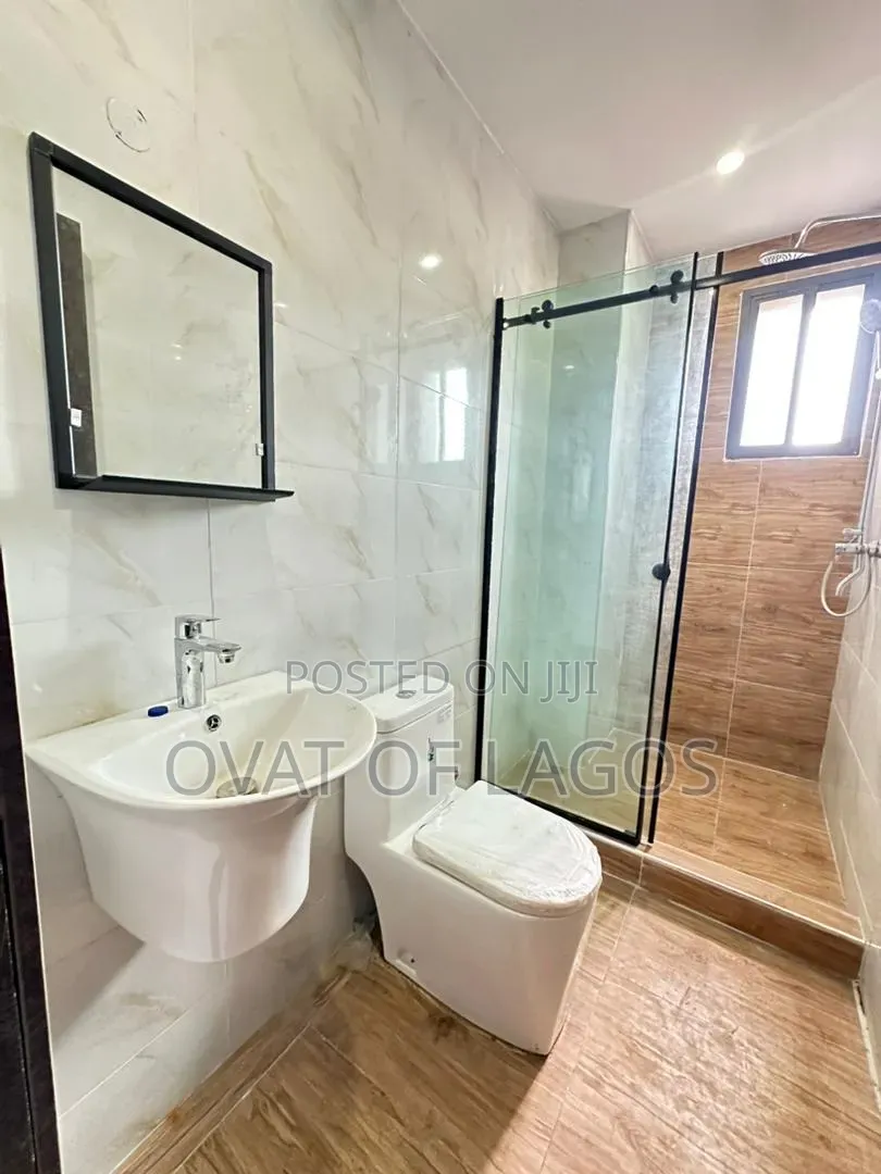 3bdrm Penthouse in Lekki Phase 1 for sale