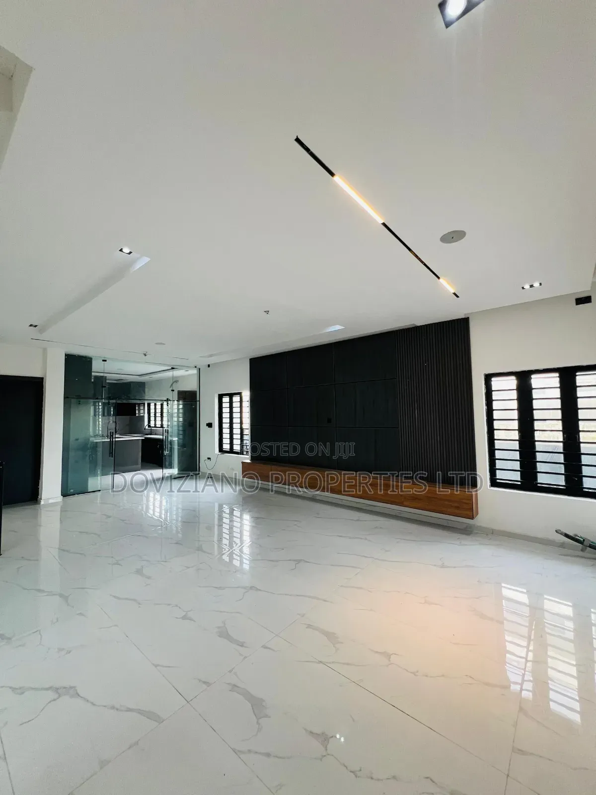 5bdrm Duplex in Ikota for sale
