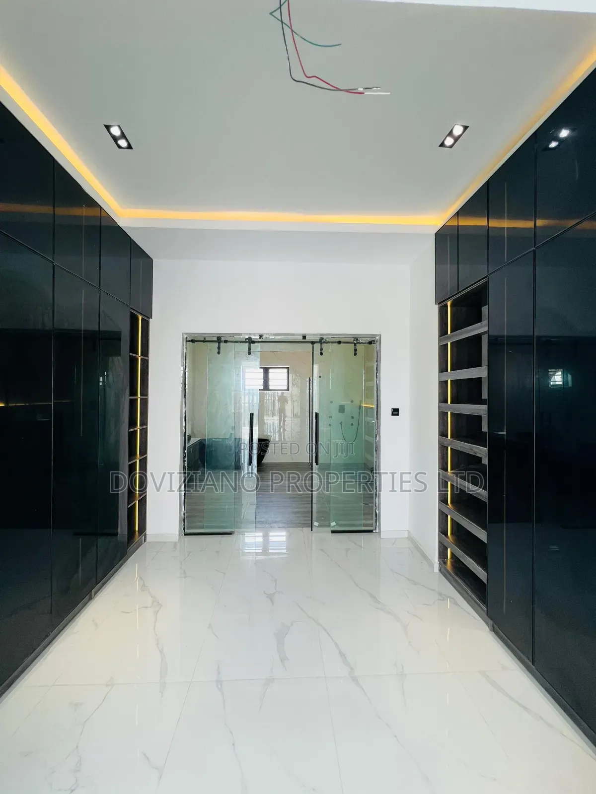 5bdrm Duplex in Ikota for sale